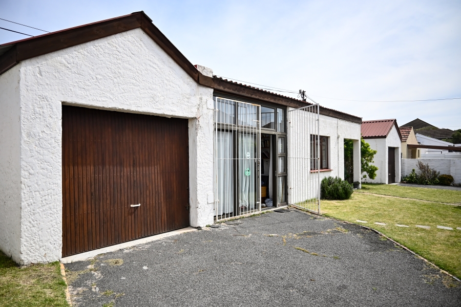 4 Bedroom Property for Sale in Strand North Western Cape